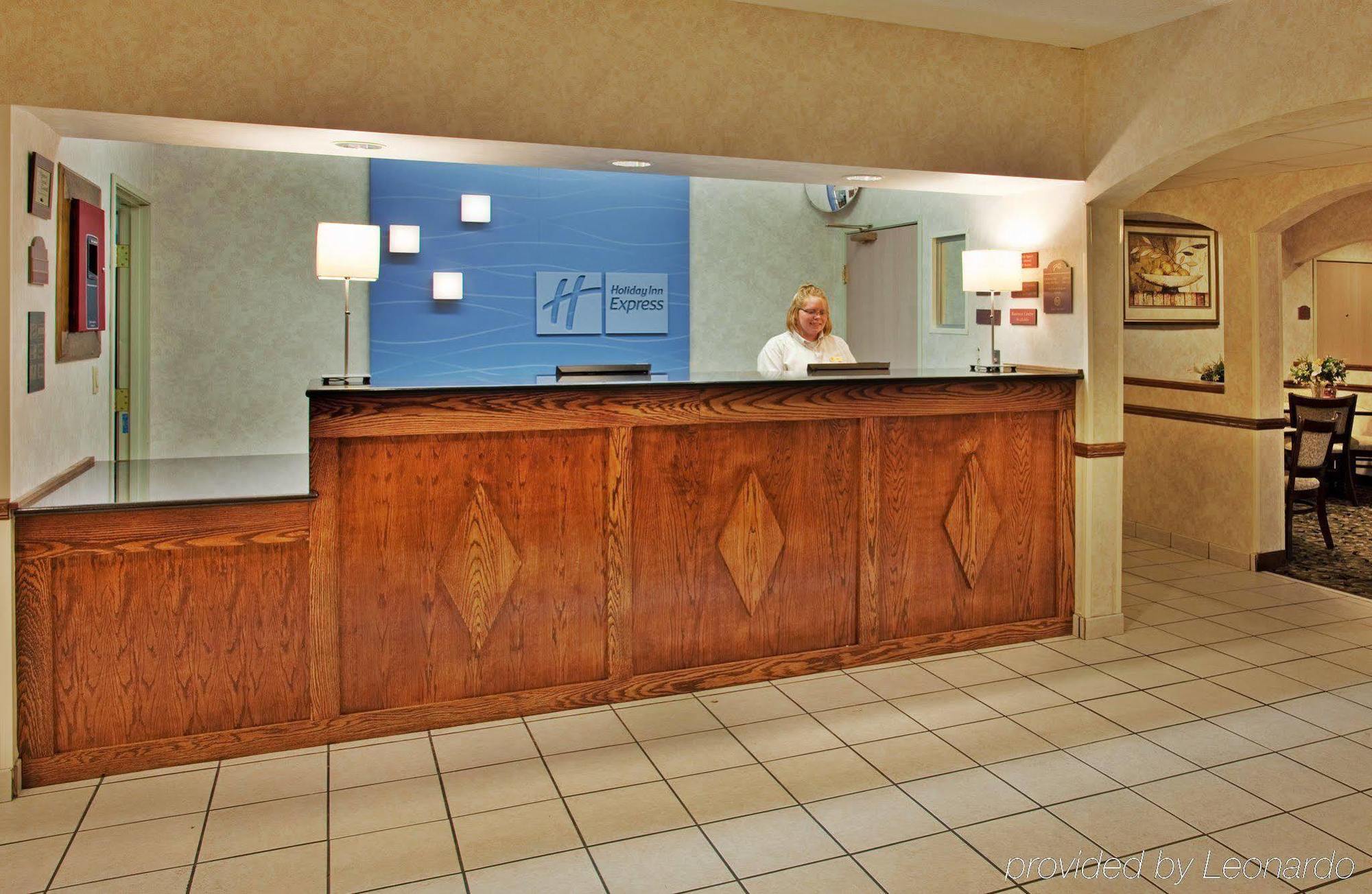 Comfort Inn & Suites - Ганнибал Интерьер фото